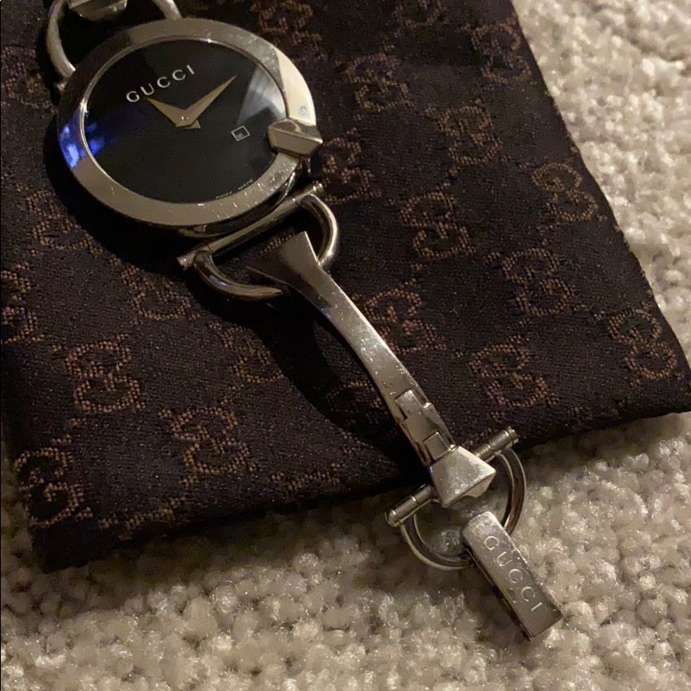 Gucci watch with dust pouch - Picture 4 of 12